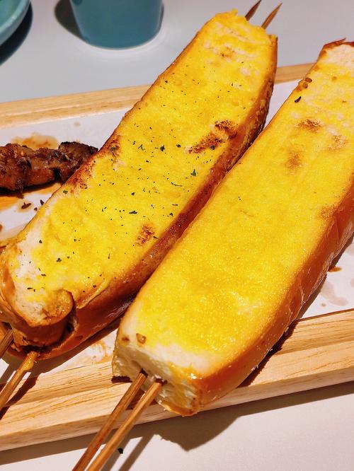 好吃到爆三步搞定蒜香黄油烤面包! 好吃到爆三步搞定蒜香黄油烤面包!